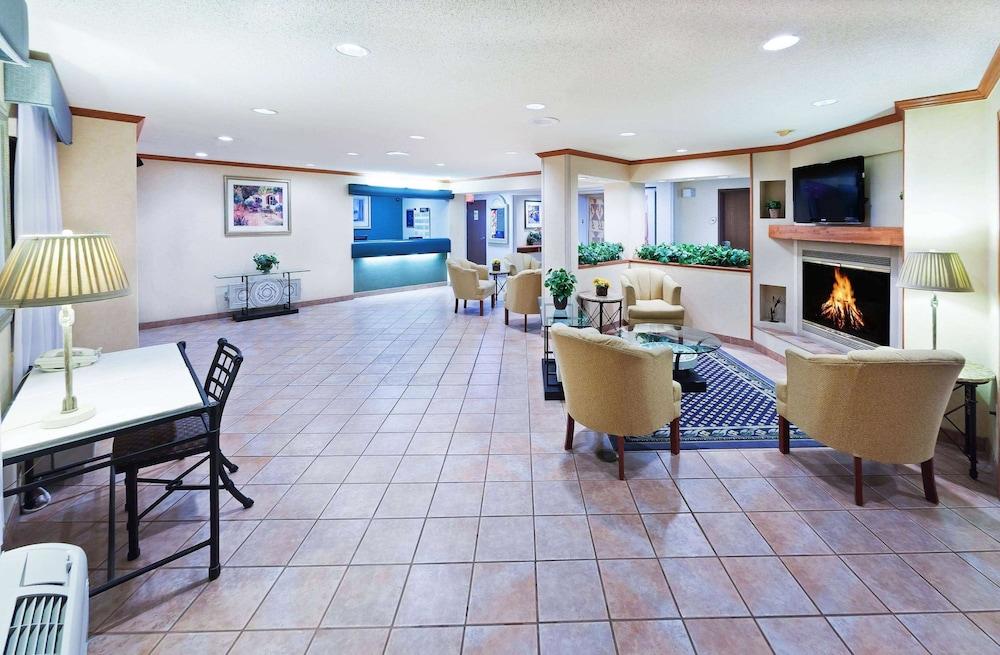 La Quinta & By Wyndham Cruces Organ Mountain